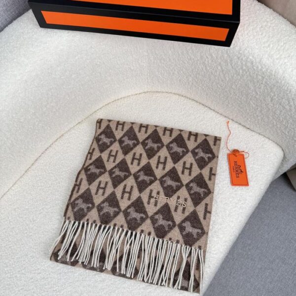 replica,repliche,fake,1:1,earrings,bracelet,ring,jewelry Sciarpa in cashmere ricamata da uomo HERMES
