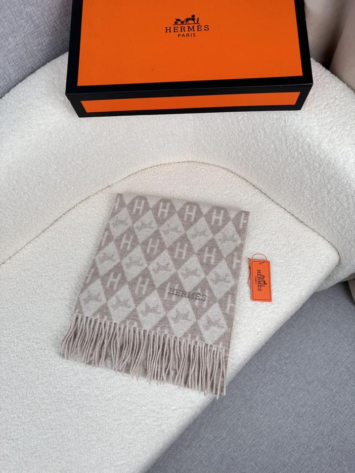 replica,repliche,fake,1:1,earrings,bracelet,ring,jewelry Sciarpa in cashmere ricamata da uomo HERMES replica,repliche,fake,1:1,earrings,bracelet,ring,jewelry Sciarpa in cashmere ricamata da uomo HERMES