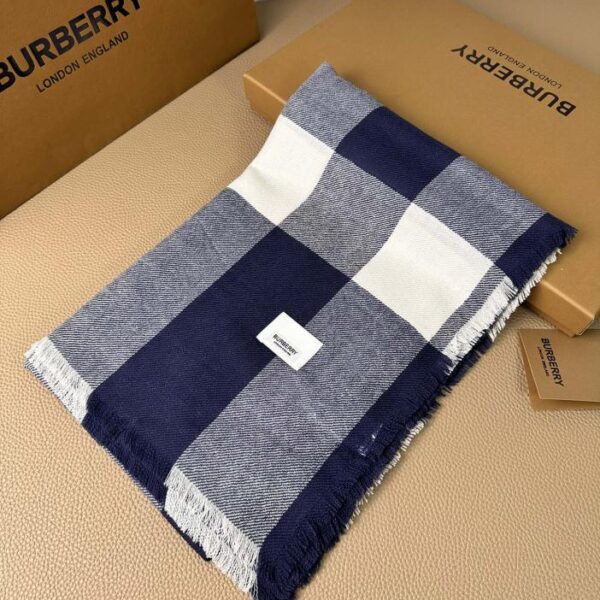 replica,repliche,fake,1:1,earrings,bracelet,ring,jewelry L’ultima sciarpa in cashmere nepalese di Burberry