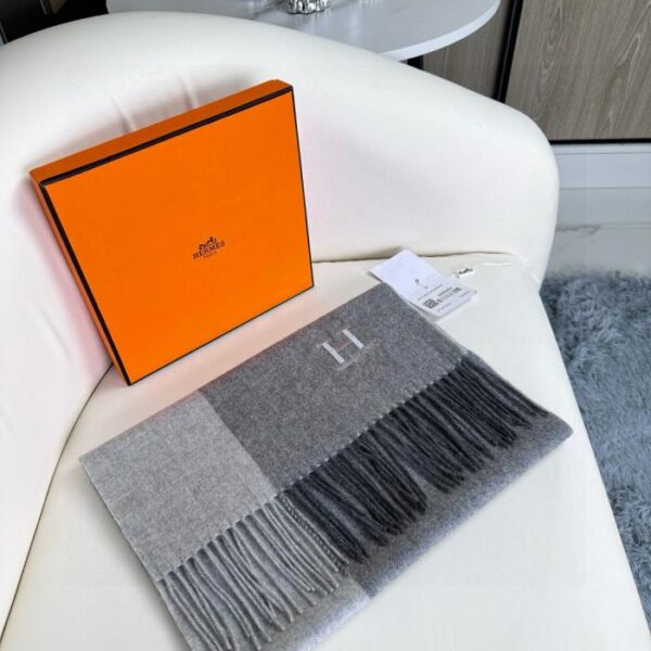 Hermes Sciarpa colorata double face Hermes Big H