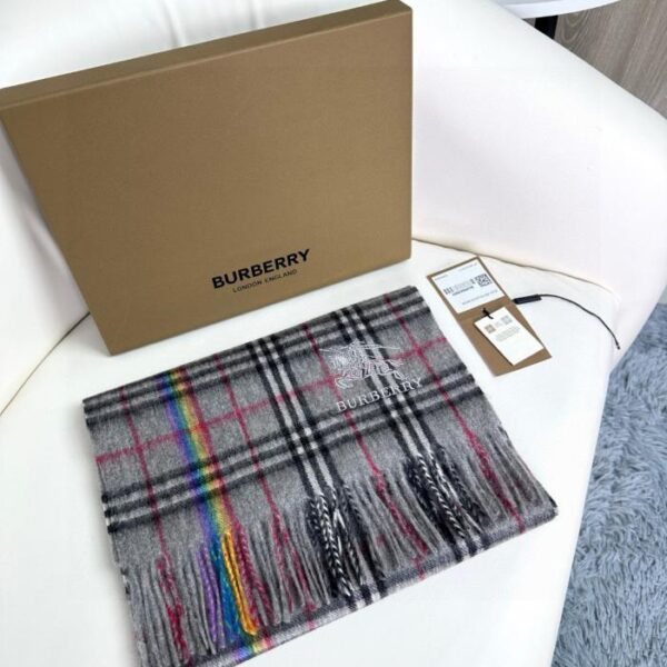 replica,repliche,fake,1:1,earrings,bracelet,ring,jewelry Burberry cavallo da guerra scozzese Sciarpa Burberry scozzese arcobaleno di fascia alta in puro cashmere