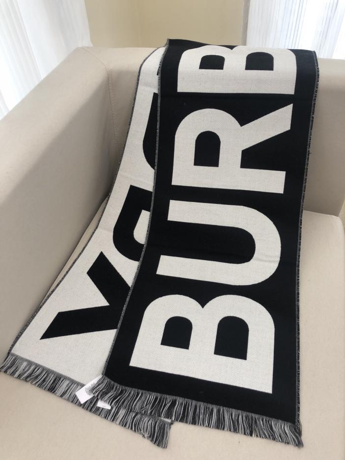 replica,repliche,fake,1:1,earrings,bracelet,ring,jewelry L’ultima sciarpa double face di Burberry con grandi lettere replica,repliche,fake,1:1,earrings,bracelet,ring,jewelry L’ultima sciarpa double face di Burberry con grandi lettere