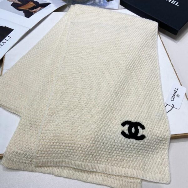 Chanel nuova sciarpa lunga a righe lavorata a maglia con lettera doppia C Sciarpa lunga lavorata a maglia in cashmere