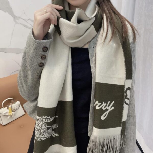 replica,repliche,fake,1:1,earrings,bracelet,ring,jewelry Sciarpa bicolore double face di Burberry per uomo e donna
