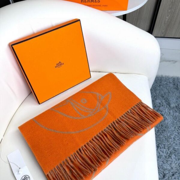 Nuova sciarpa di Hermès