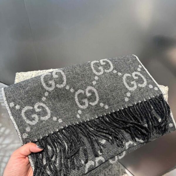 Nuova sciarpa jacquard double face di Gucci autunno inverno