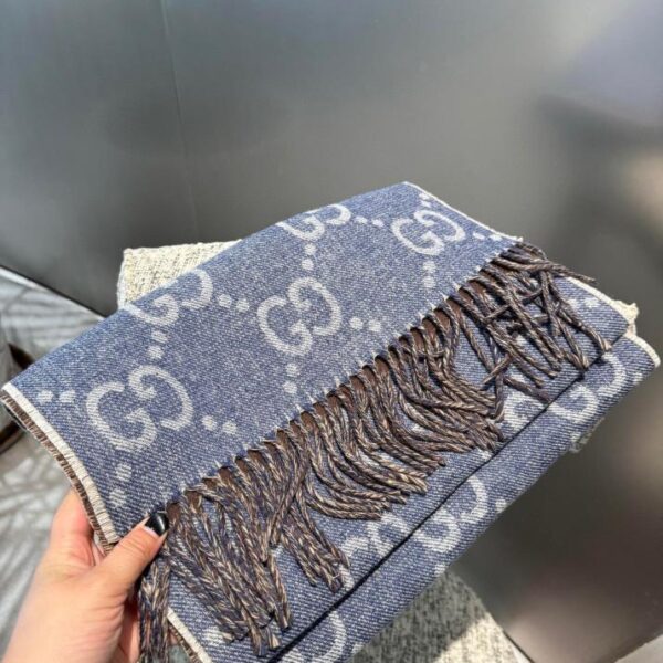 Nuova sciarpa jacquard double face di Gucci autunno inverno
