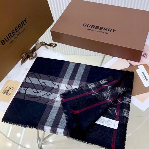 replica,repliche,fake,1:1,earrings,bracelet,ring,jewelry Nuova sciarpa Burberry