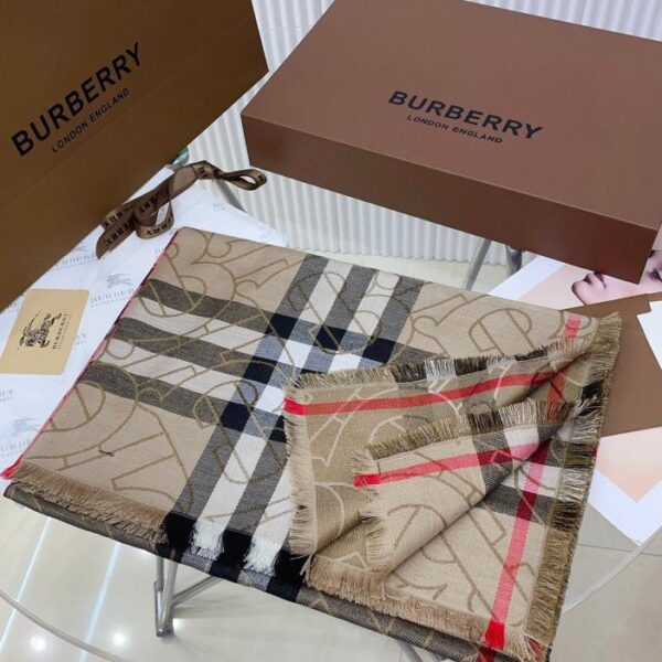 replica,repliche,fake,1:1,earrings,bracelet,ring,jewelry Nuova sciarpa Burberry