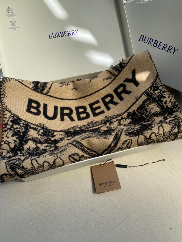replica,repliche,fake,1:1,earrings,bracelet,ring,jewelry Scialle del cavallo da guerra di Burberry replica,repliche,fake,1:1,earrings,bracelet,ring,jewelry Scialle del cavallo da guerra di Burberry