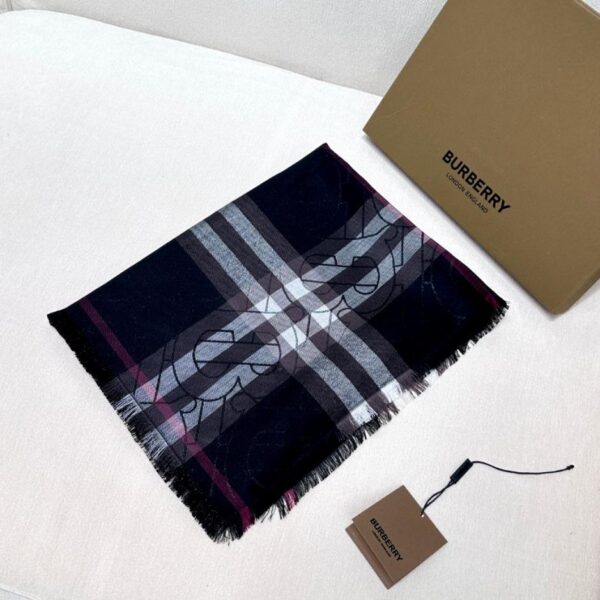 replica,repliche,fake,1:1,earrings,bracelet,ring,jewelry Nuova sciarpa Burberry