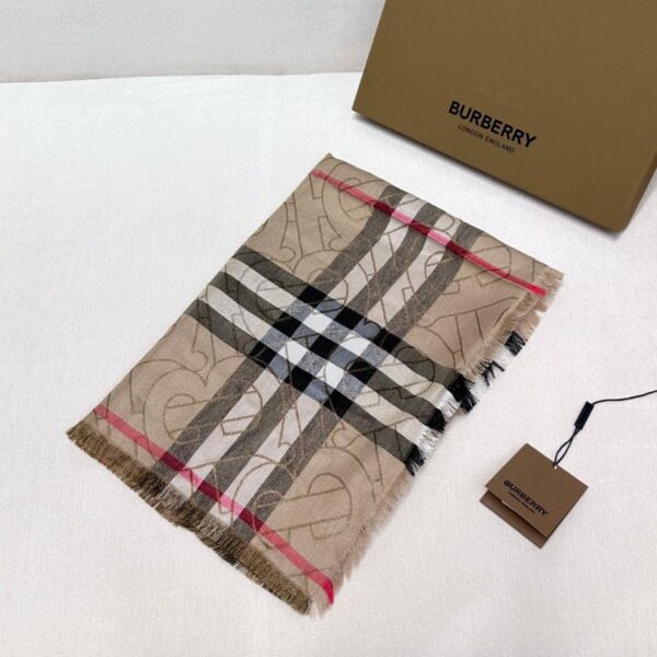 Nuova sciarpa Burberry