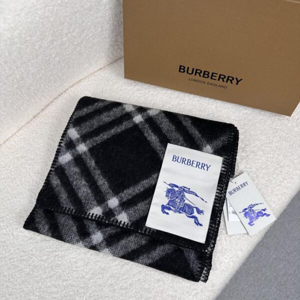 replica,repliche,fake,1:1,earrings,bracelet,ring,jewelry Sciarpa classica nera Burberry