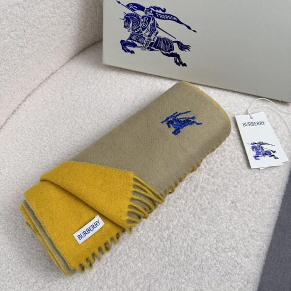 replica,repliche,fake,1:1,earrings,bracelet,ring,jewelry Nuova sciarpa Burberry in cashmere con curva double face ricamata
