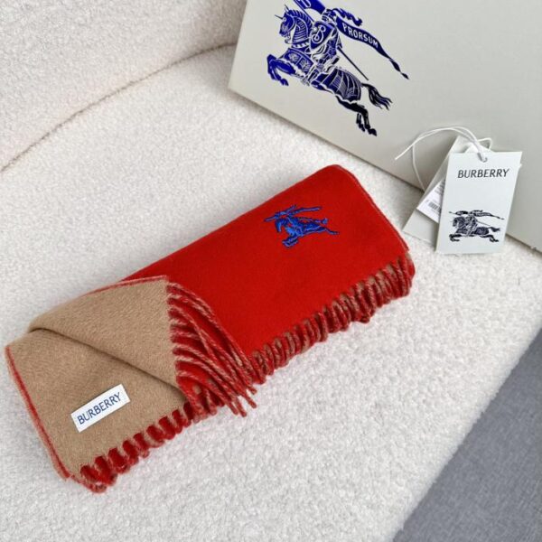 replica,repliche,fake,1:1,earrings,bracelet,ring,jewelry Nuova sciarpa Burberry in cashmere con curva double face ricamata