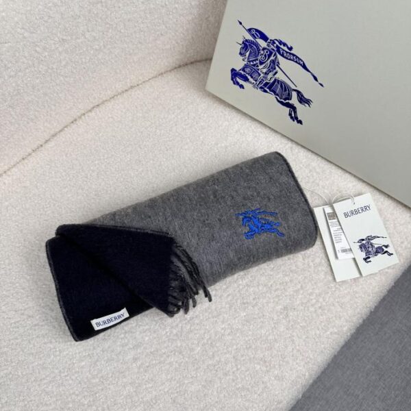 replica,repliche,fake,1:1,earrings,bracelet,ring,jewelry Nuova sciarpa Burberry in cashmere con curva double face ricamata