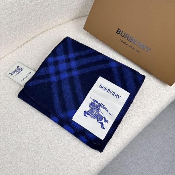 replica,repliche,fake,1:1,earrings,bracelet,ring,jewelry Sciarpa Burberry in misto lana cashmere blu navy