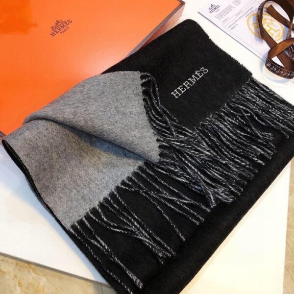 replica,repliche,fake,1:1,earrings,bracelet,ring,jewelry HERMES Hermès 2024 Paris Fashion Show Business Scialle reversibile universale in cashmere per uomo e donna