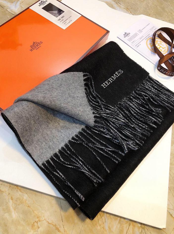 replica,repliche,fake,1:1,earrings,bracelet,ring,jewelry HERMES Hermès 2024 Paris Fashion Show Business Scialle reversibile universale in cashmere per uomo e donna replica,repliche,fake,1:1,earrings,bracelet,ring,jewelry HERMES Hermès 2024 Paris Fashion Show Business Scialle reversibile universale in cashmere per uomo e donna