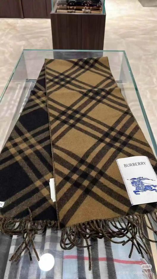 replica,repliche,fake,1:1,earrings,bracelet,ring,jewelry Sciarpa reversibile scozzese di Burberry replica,repliche,fake,1:1,earrings,bracelet,ring,jewelry Sciarpa reversibile scozzese di Burberry