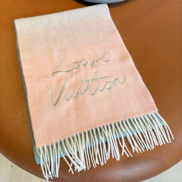 replica,repliche,fake,1:1,earrings,bracelet,ring,jewelry Nuova sciarpa sfumata di Louis Vuitton