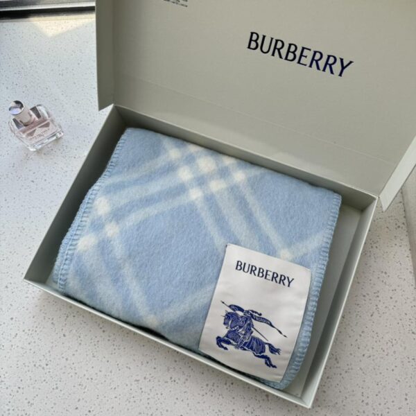 replica,repliche,fake,1:1,earrings,bracelet,ring,jewelry Sciarpa in lana d’agnello con cappello scozzese Burberry