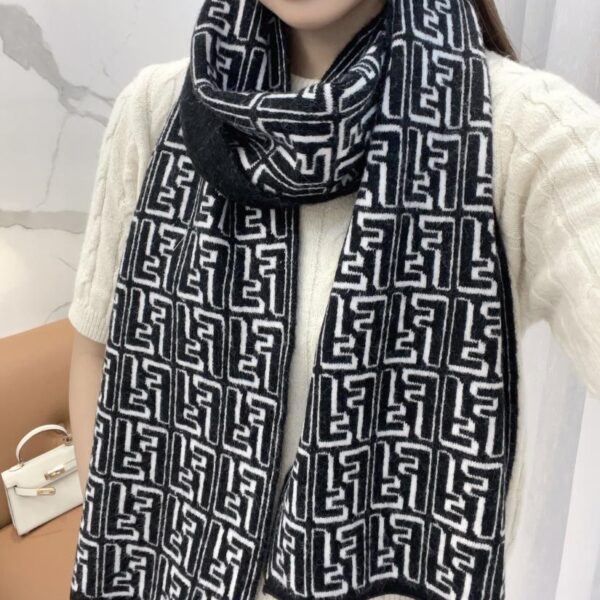 replica,repliche,fake,1:1,earrings,bracelet,ring,jewelry Sciarpa Fendi in cashmere sincronizzata genitore-figlio
