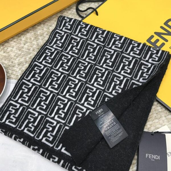 replica,repliche,fake,1:1,earrings,bracelet,ring,jewelry Sciarpa Fendi in cashmere sincronizzata genitore-figlio