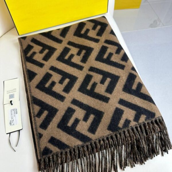 replica,repliche,fake,1:1,earrings,bracelet,ring,jewelry Sciarpa lunga FENDI in cashmere con frange