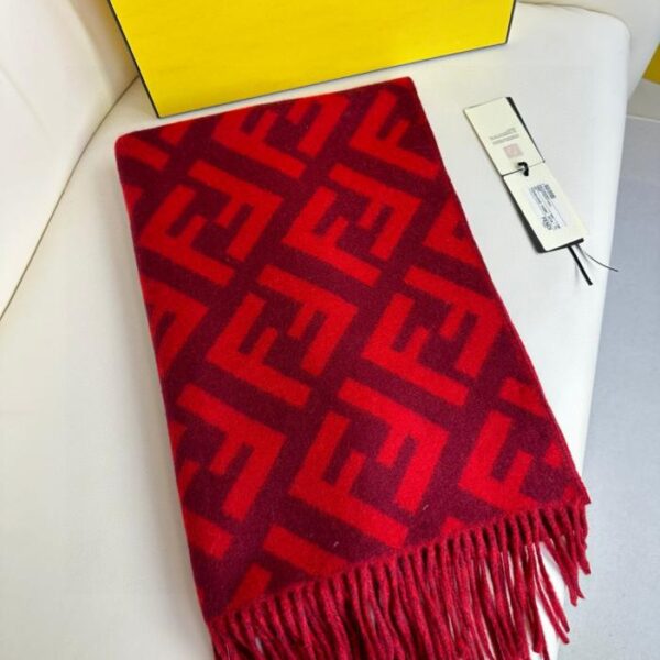 replica,repliche,fake,1:1,earrings,bracelet,ring,jewelry Sciarpa lunga FENDI in cashmere con frange