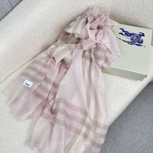 replica,repliche,fake,1:1,earrings,bracelet,ring,jewelry Sciarpa scozzese nuova classica di Burberry