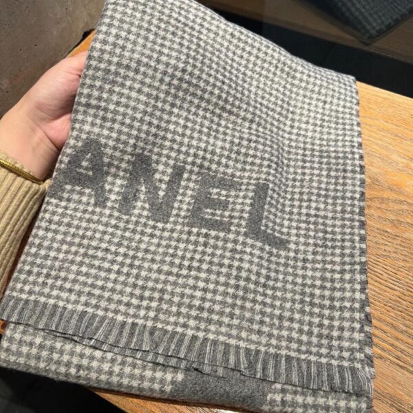 Scialle classico in cashmere CHANEL