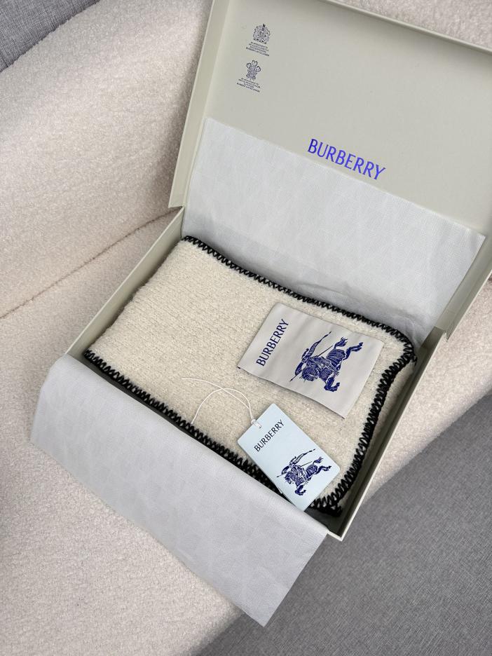 replica,repliche,fake,1:1,earrings,bracelet,ring,jewelry La nuova bellissima sciarpa floreale in mohair di Burberry replica,repliche,fake,1:1,earrings,bracelet,ring,jewelry La nuova bellissima sciarpa floreale in mohair di Burberry