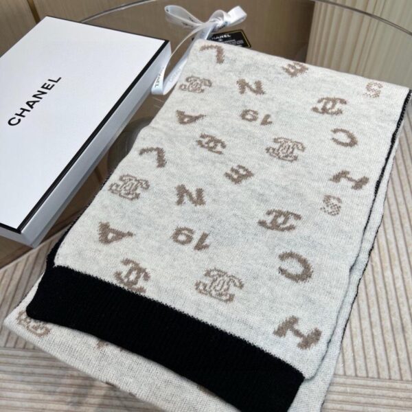 replica,repliche,fake,1:1,earrings,bracelet,ring,jewelry Ultima sciarpa di Chanel