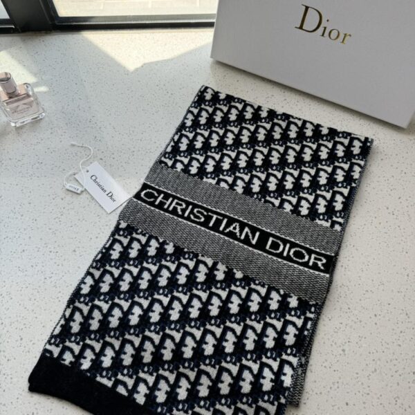 replica,repliche,fake,1:1,earrings,bracelet,ring,jewelry L’ultimo modello di coppia di elementi presbiti di Dior