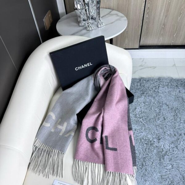 replica,repliche,fake,1:1,earrings,bracelet,ring,jewelry Sciarpa scialle double face CHANEL in cashmere