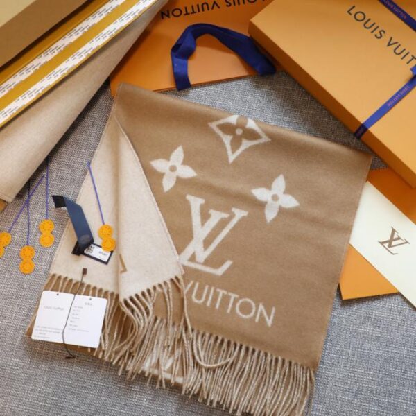 replica,repliche,fake,1:1,earrings,bracelet,ring,jewelry Sciarpa originale LV con chip