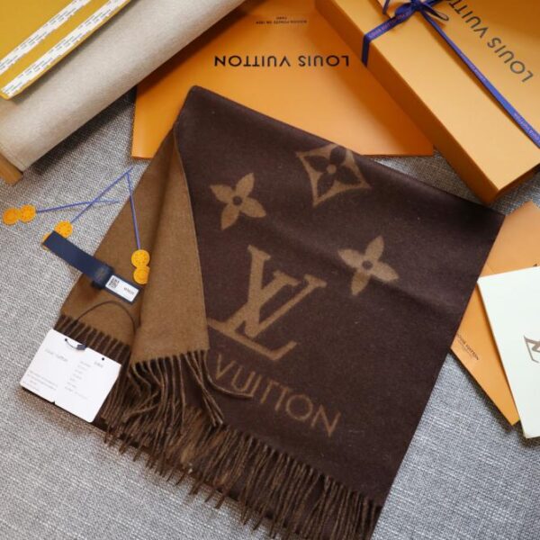 replica,repliche,fake,1:1,earrings,bracelet,ring,jewelry Sciarpa originale LV con chip