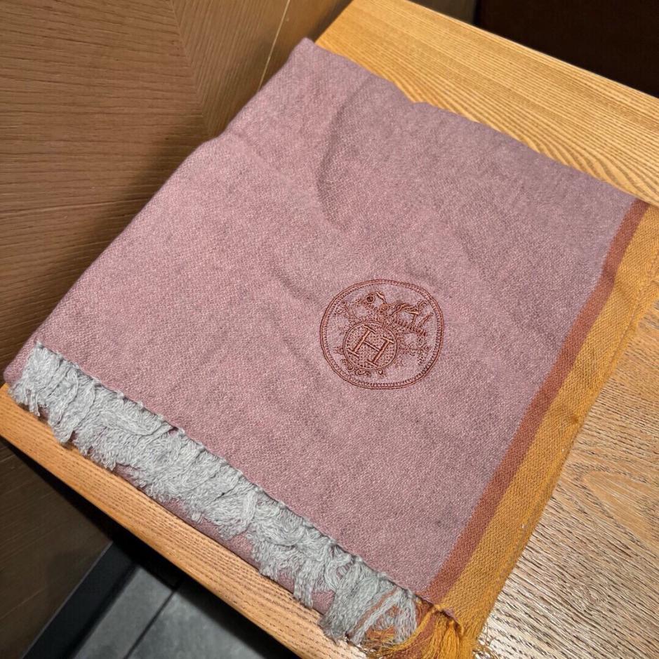replica,repliche,fake,1:1,earrings,bracelet,ring,jewelry Hermes Hermès sciarpa sincrona in maglia di cashmere di fascia alta, stesso stile per uomo e donna replica,repliche,fake,1:1,earrings,bracelet,ring,jewelry Hermes Hermès sciarpa sincrona in maglia di cashmere di fascia alta, stesso stile per uomo e donna
