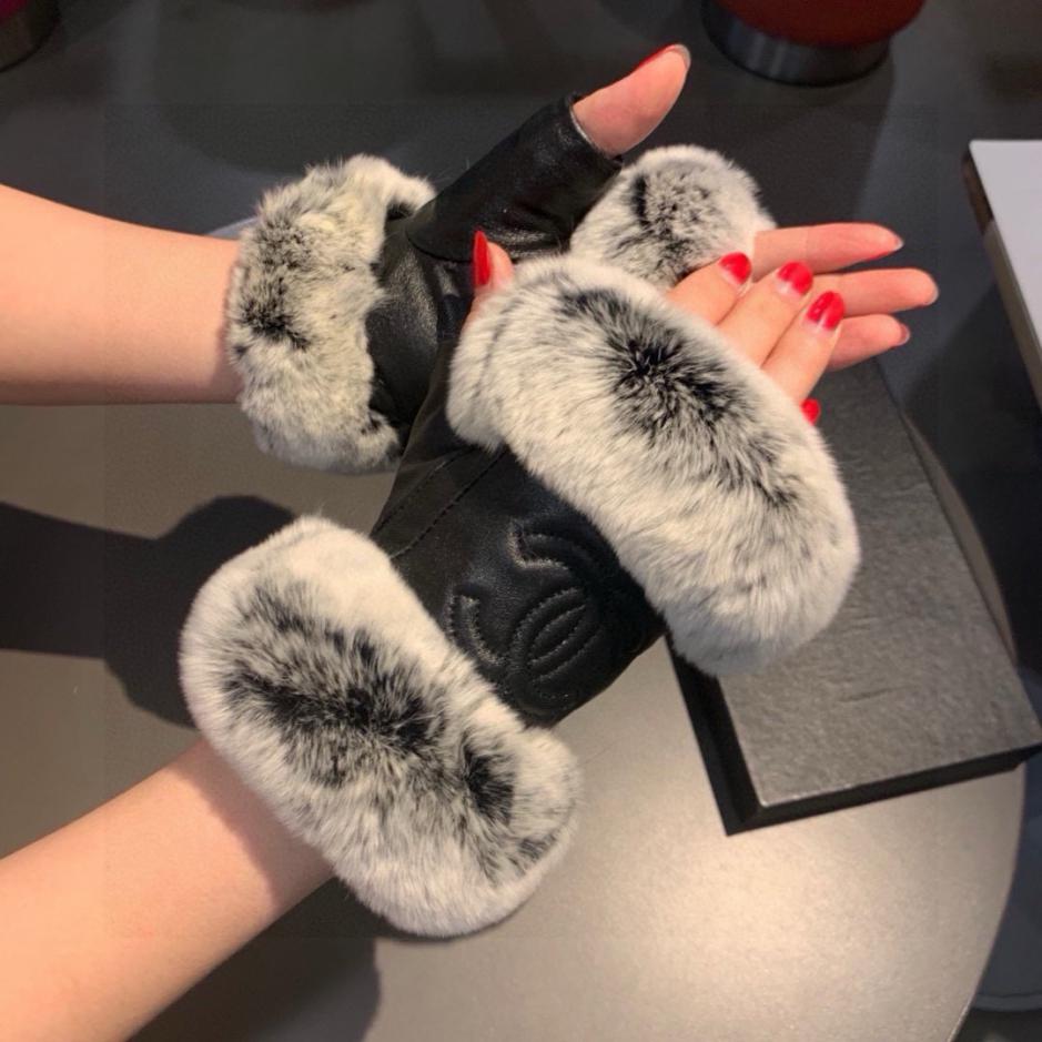 replica,repliche,fake,1:1,earrings,bracelet,ring,jewelry Chanel autunno e inverno pigro pelliccia di coniglio guanti di pelle di pecora cellulare touch screen replica,repliche,fake,1:1,earrings,bracelet,ring,jewelry Chanel autunno e inverno pigro pelliccia di coniglio guanti di pelle di pecora cellulare touch screen