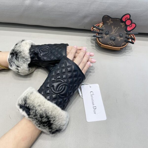 replica,repliche,fake,1:1,earrings,bracelet,ring,jewelry Chanel autunno e inverno pigro pelliccia di coniglio guanti di pelle di pecora cellulare touch screen