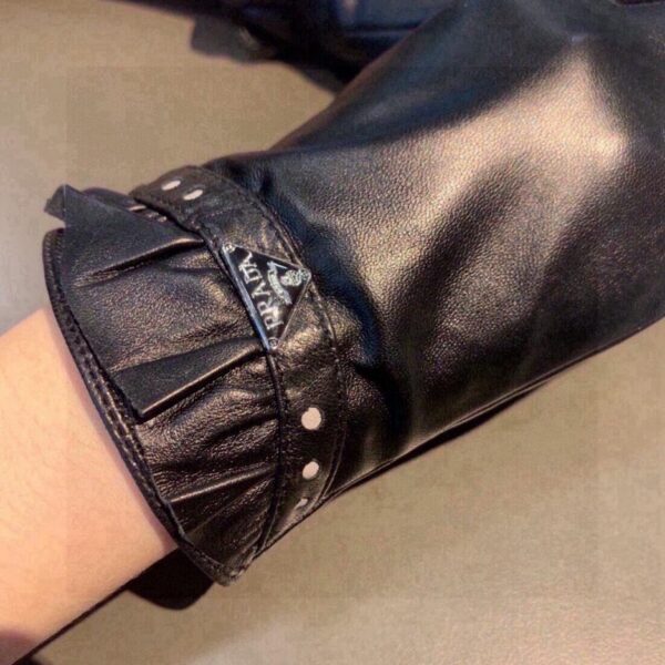 replica,repliche,fake,1:1,earrings,bracelet,ring,jewelry Guanti touch Prada