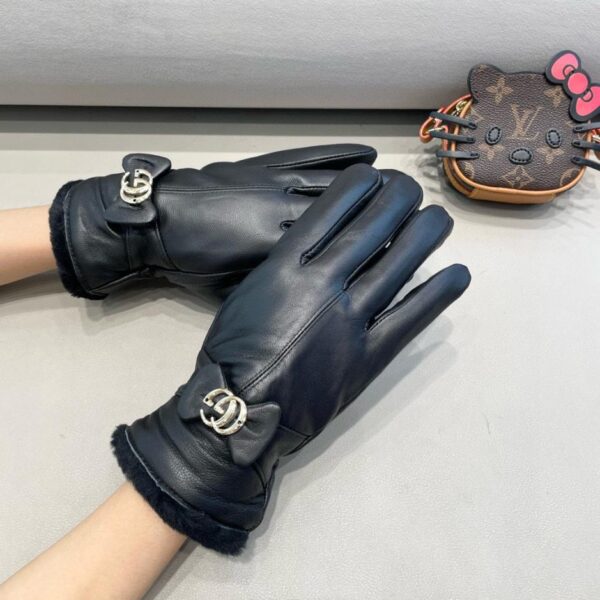 I popolari guanti da donna CHANEL