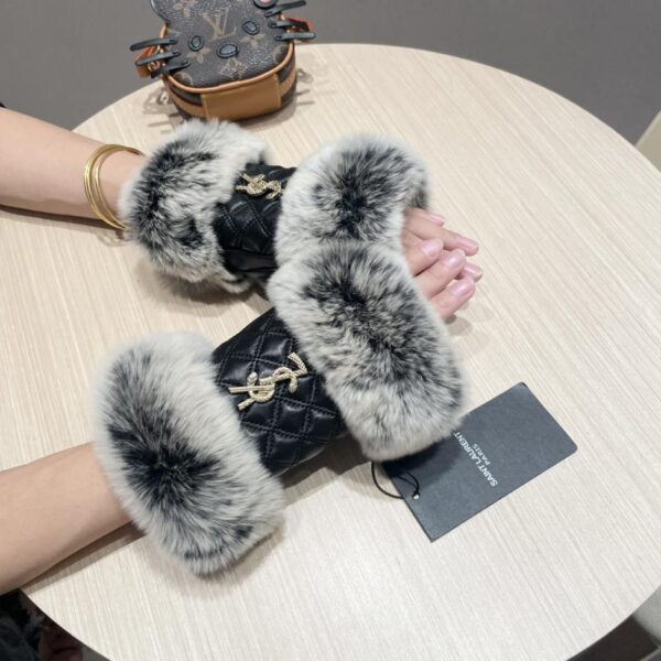 replica,repliche,fake,1:1,earrings,bracelet,ring,jewelry Chanel autunno e inverno versione corta pelo di coniglio pigro guanti di lana a bocca veloce