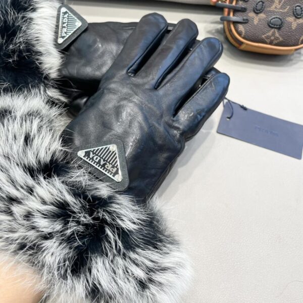 replica,repliche,fake,1:1,earrings,bracelet,ring,jewelry Guanti PRADA