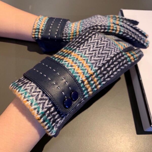 replica,repliche,fake,1:1,earrings,bracelet,ring,jewelry Guanti Chanel in lana nuova