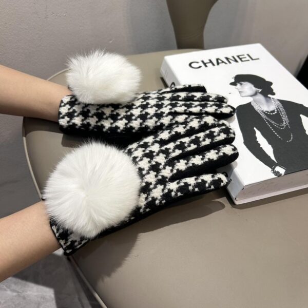 replica,repliche,fake,1:1,earrings,bracelet,ring,jewelry Guanti Chanel in lana nuova