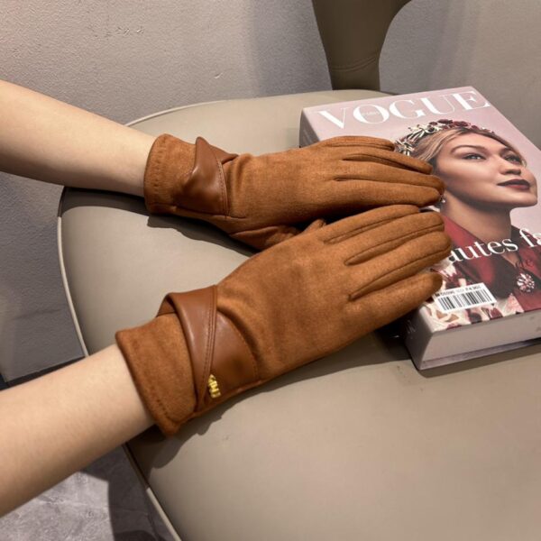replica,repliche,fake,1:1,earrings,bracelet,ring,jewelry Guanti in lana autunno e inverno di Miu Miu
