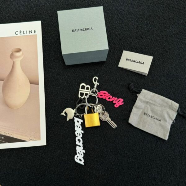replica,repliche,fake,1:1,earrings,bracelet,ring,jewelry Portachiavi pendente piccolo Balenciaga Rodeo (D395)