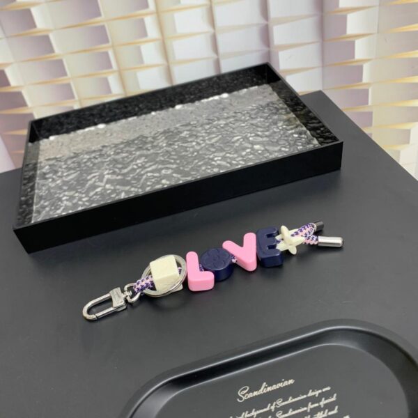 replica,repliche,fake,1:1,earrings,bracelet,ring,jewelry Accessori borsa LV Play e portachiavi (47AF)